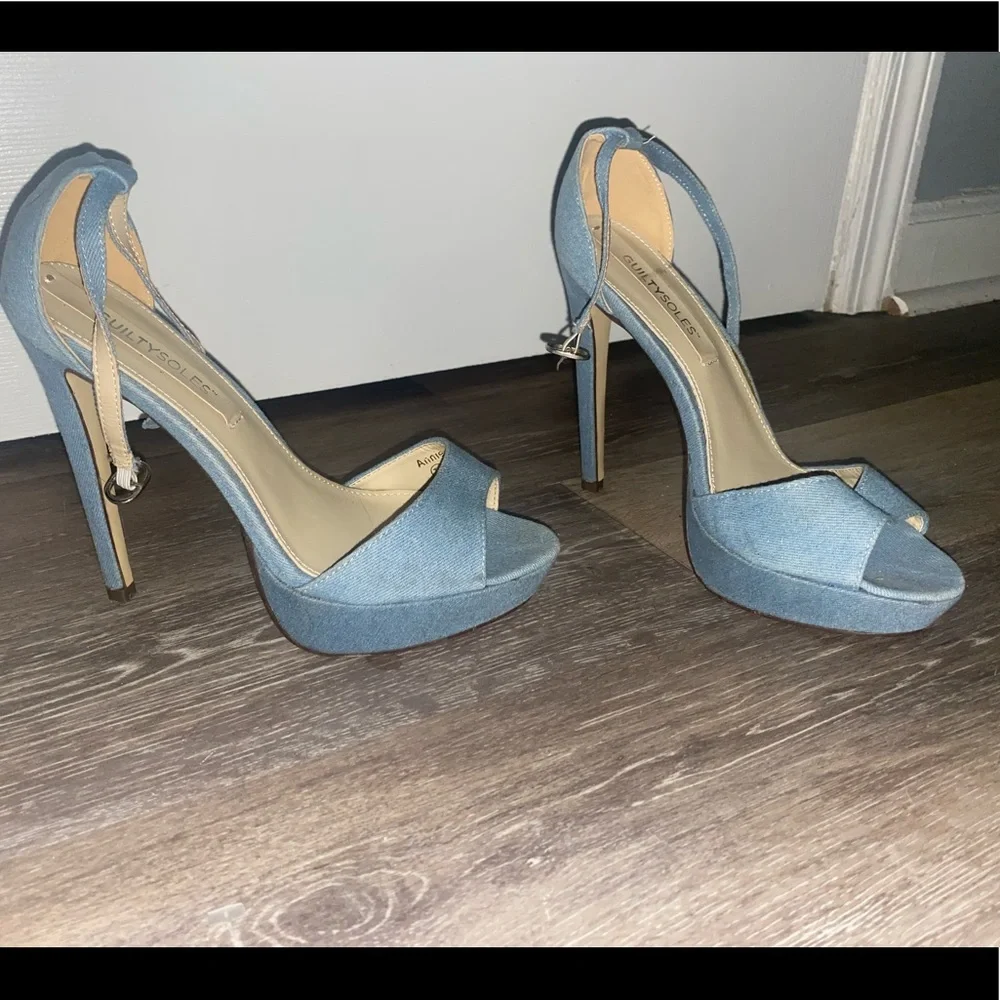 Light blue high heels - Picture 1 of 4